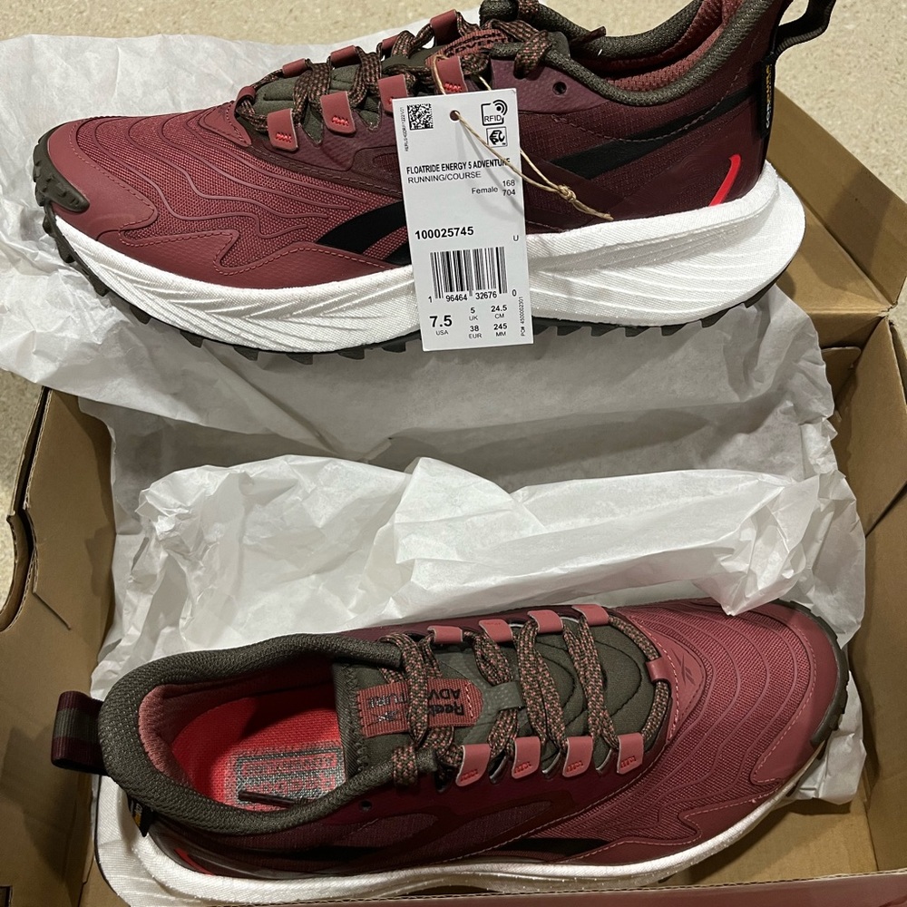 Women’s Reebok 7.5 New